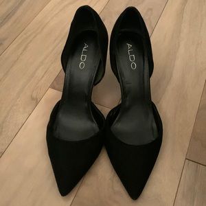 Aldo pointed toe heels pumps. Suede.